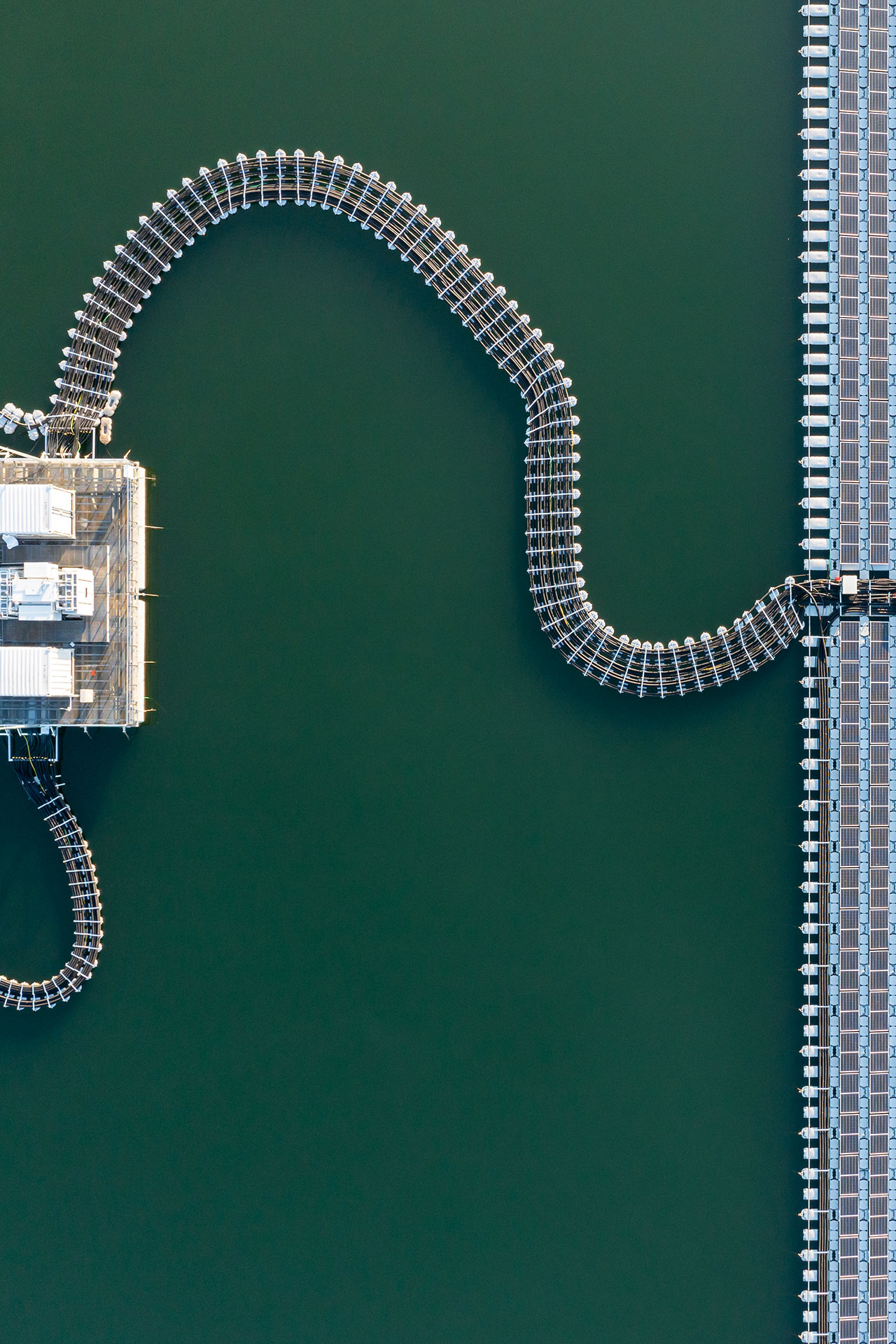 Aerial view of a man-made island - symbolic image to bridge the gap to dividends.